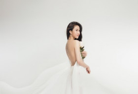 Hoa hậu Thu Vũ được mẹ chồng động viên vượt qua sự cố nói tiếng Anh