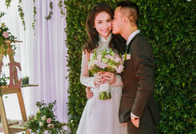 Hoa hậu Thu Vũ nhận nhẫn đính hôn tiền tỉ trong đám hỏi