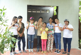 Thí sinh Làng Hài Mở Hội tặng căn nhà thứ 9 cho người nghèo