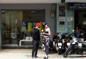 Dương Yến Ngọc lộ hình xăm ‘khủng’, tình tứ bên Lương Bằng Quang