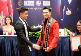 Ngọc Tình đại diện Việt Nam thi đấu Mister Universal Ambassador 2016