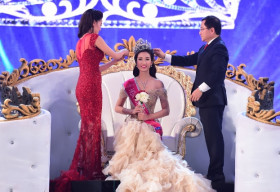Tân hoa hậu Đỗ Mỹ Linh cẩn trọng đóng facebook sau đăng quang
