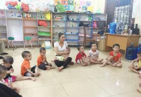 Á hậu Thái Nhã Vân chăm chỉ làm từ thiện sau khi về nước