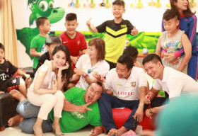 Thủy Tiên tìm con rể tương lai cho bé Gạo tại ‘Cầu thủ nhí 2016’