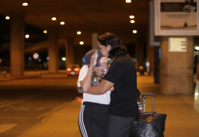 Danh ca Thanh Hà rủ bạn trai về nước để hâm nóng tình cảm