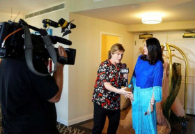 Hà Kiều Anh quảng bá văn hóa Việt tại Tuần lễ thời trang Canada