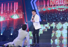 Ngô Kiến Huy lê lết chụp ảnh cho Lam Trường