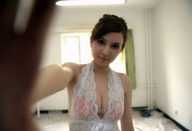 Sao phim cấp 3 Rola Misaki bán thân 15 năm cho đại gia Trung Quốc