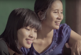 Clip quà tặng mẹ của nữ sinh viên Luật gây sốt cộng đồng mạng