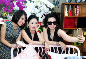 Lệ Quyên diện túi xách hơn 300 triệu đi sự kiện