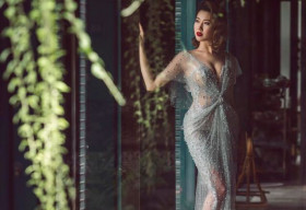 Thuý Ngân nóng bỏng với đầm voan xuyên thấu