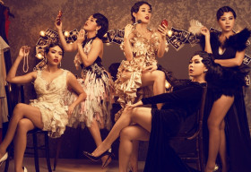 Việt Hương tự tin đọ ‘chân dài’ với đàn em