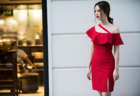 Á hậu Thụy Vân đơn giản với thời trang street style