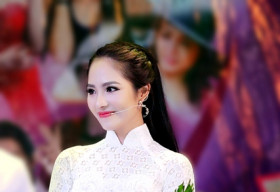 Hoa hậu Dương Kim Ánh diện áo dài trắng khoe giọng tình ca ngọt ngào