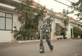 Hoàng Thùy diện ‘cây hàng hiệu’ độc, đi luyện catwalk