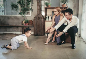 Khánh Thi – Phan Hiển khoe ảnh hạnh phúc ngọt ngào bên con trai