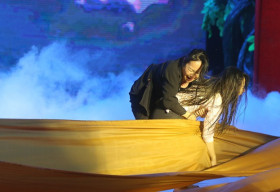 ‘Mẹ con’ Thanh Hằng – Puka lấy nước mắt khán giả Cười Xuyên Việt