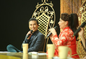 Solo cùng Bolero 2016: Mạnh Quỳnh ‘sửa lưng’ Phi Nhung trên ghế nóng