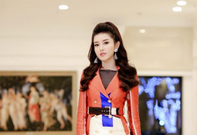 Huyền My lạ lẫm với phong cách thời trang rock chic