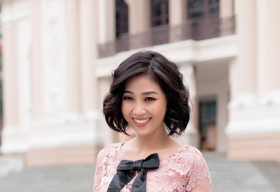 Liêu Hà Trinh điệu đà với áo dài cách tân đón Tết