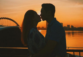 Khánh Thi – Phan Hiển tình tứ, lãng mạn trước biển