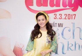 Vy Oanh rạng rỡ ra mắt ca khúc chủ đề phim Vali Tình Yêu