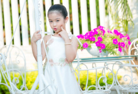 Tiểu mỹ nhân Bảo Ngọc làm MC Tuyệt đỉnh song ca nhí