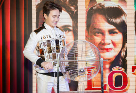 Huỳnh Lập trổ tài kêu xổ số trên sân khấu ‘Lô Tô’