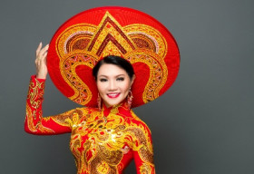 Ngọc Huyền tươi tắn diện áo dài cầu kì, mấn nặng 5 kg