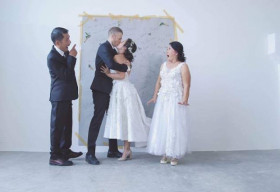 Kỉ niệm 2 năm ngày cưới, Phương Vy ‘rủ rê’ cả ba mẹ cùng chụp ảnh