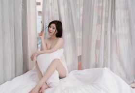 Ivy khoe trọn đường cong nóng bỏng khiến cánh mày râu điêu đứng