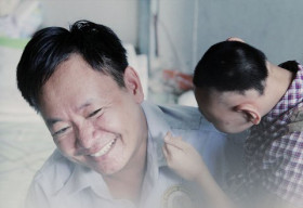 Gặp gỡ ‘người cha nuôi 2 con bệnh teo não’ trong Hát Mãi Ước Mơ