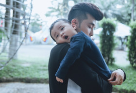 Những khoảnh khắc cực yêu của ‘ông bố bỉm sữa’ Ưng Hoàng Phúc
