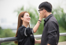 Tất bật bay đi bay lại, Võ Hạ Trâm vẫn hạnh phúc khi có bạn trai bên cạnh