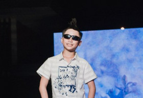 Tô Trung Tín tự tin catwalk trên sàn diễn Vietnam Junior Fashion Week 2017