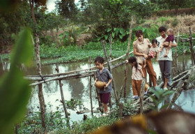 ‘Phát ngất’ trước bộ ảnh gia đình nông dân đông con của Lý Hải – Minh Hà