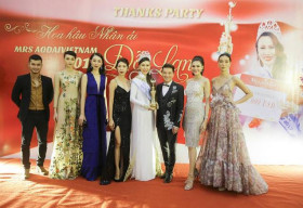 Dàn nghệ sĩ Việt ăn mừng doanh nhân Đỗ Lan giành giải Hoa hậu Nhân ái tại Úc