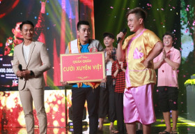 Lâm Thắng nhận giải ‘quán quân sớm’ của Cười Xuyên Việt 2017