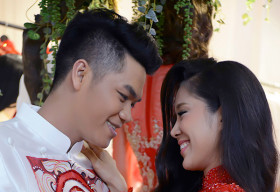 Clip Lê Phương – Trung Kiên tình tứ hát tặng quan khách trong đêm nhóm họ ở Trà Vinh