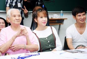 Mẹ Lý Hải dù 91 tuổi vẫn nhiệt tình đến ủng hộ con trai casting Lật Mặt 3
