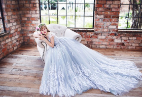 Như Thùy lộng lẫy hóa thân thành ‘cô dâu đơn thân’