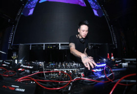 DJ Minh Trí làm mới lại một loạt hit từng ‘làm mưa làm gió’