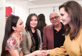 Hà Phương được sắp xếp hội ngộ riêng với Angelina Jolie tại Hollywood