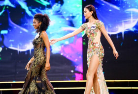 Mâu Thuỷ gây ấn tượng vì hành động đẹp trong đêm bán kết Hoa hậu Hoàn vũ Việt Nam 2017