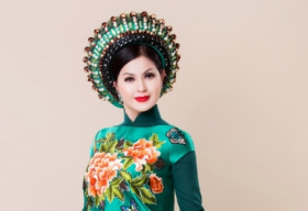 Diễn viên Yến Vy về nước sắm áo dài ‘chạy sô’ Tết