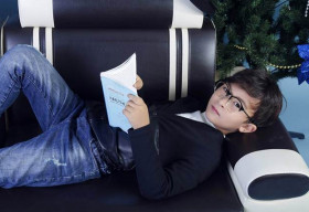 Mẫu nhí Minh Đăng tung bộ ảnh đáng yêu đón Noel