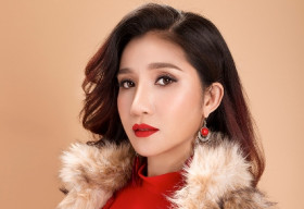 ‘Bà mối’ Cát Tường khoe nhan sắc mặn mà tuổi 40