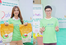 MC Anh Quân cùng Kim Tuyến đem niềm vui đến Học sinh nghèo tiểu học