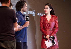 Hoa hậu Mỹ Linh gây ấn tượng khi làm MC giao lưu với cựu tiền vệ Christian Karembeu