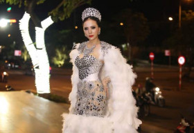 Á hậu Ngọc Quỳnh lộng lẫy đi làm giám khảo cuộc thi nhan sắc